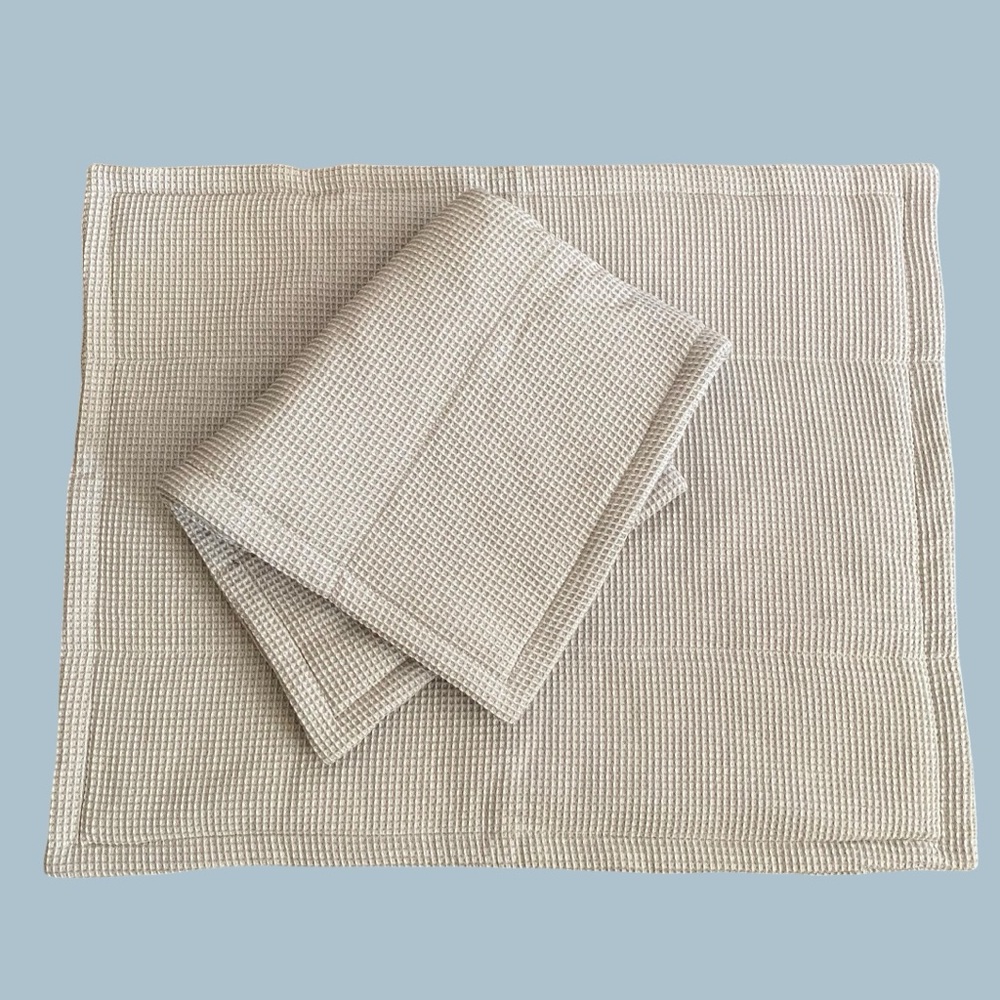 Beddy’s Harper Luxe Grey Waffle Weave Thermal Pillow Shams Set of 2 - Picture 4 of 12